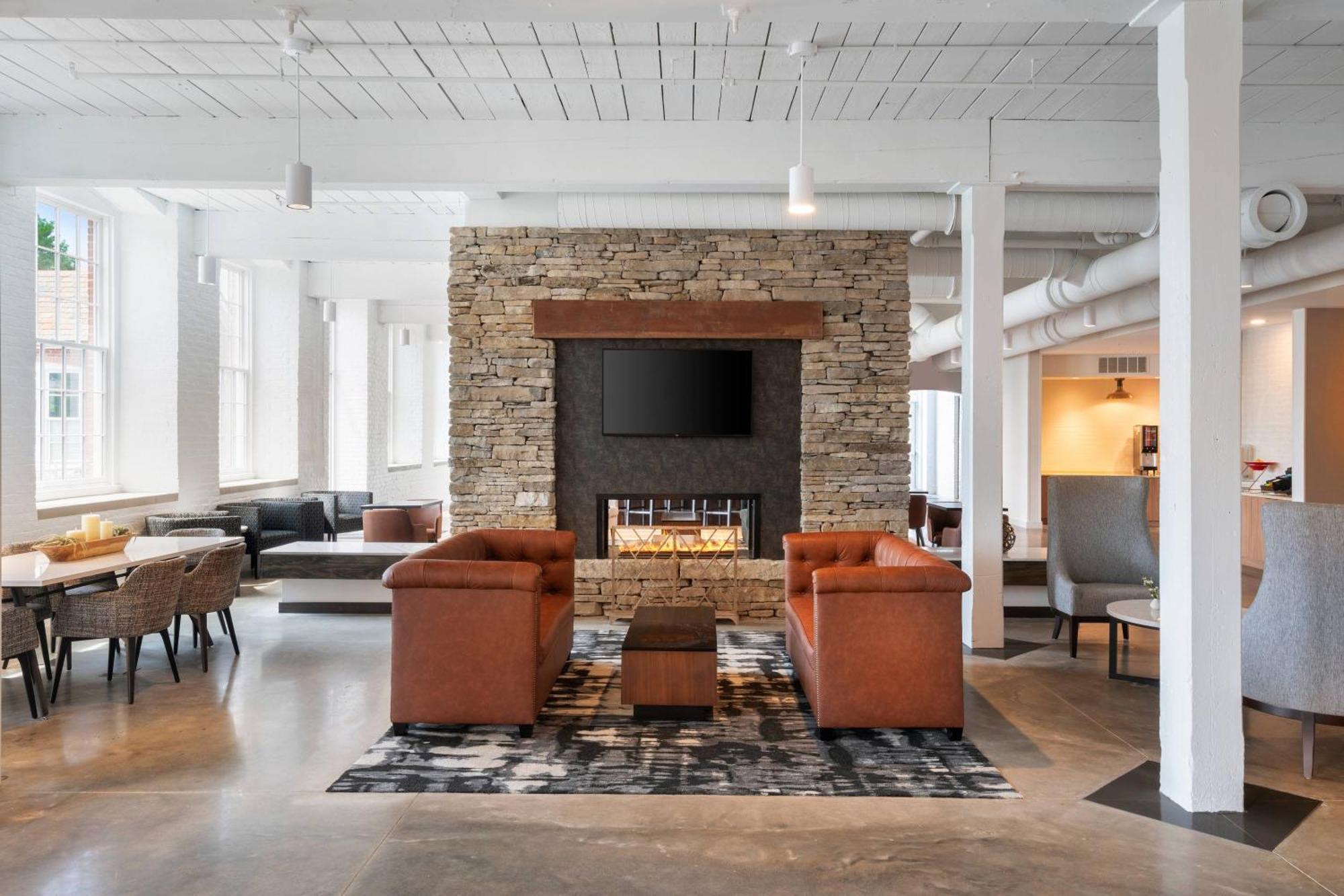 Fairfield Inn & Suites Madison Historic Eagle Cotton Mill Екстериор снимка