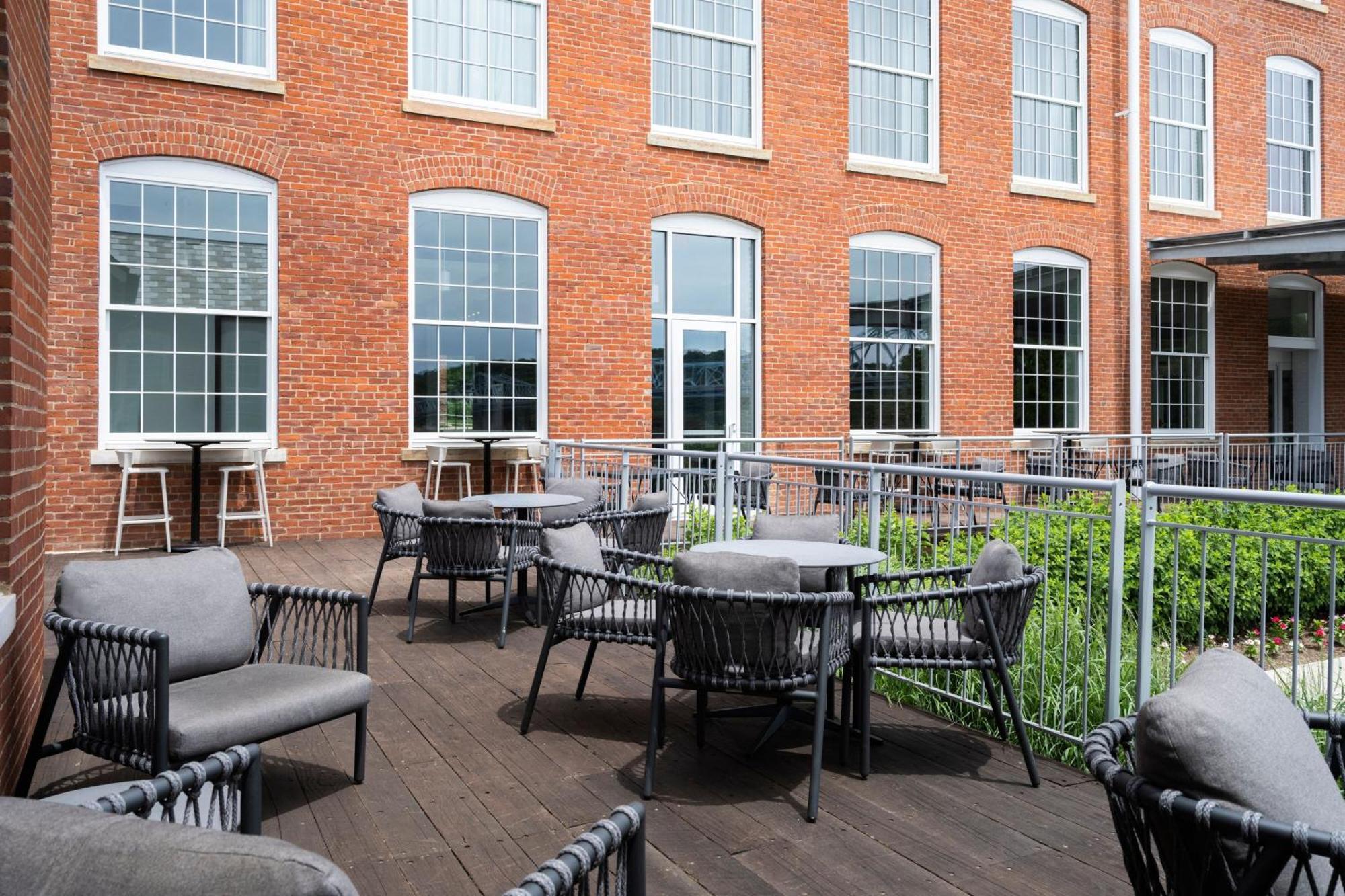 Fairfield Inn & Suites Madison Historic Eagle Cotton Mill Екстериор снимка