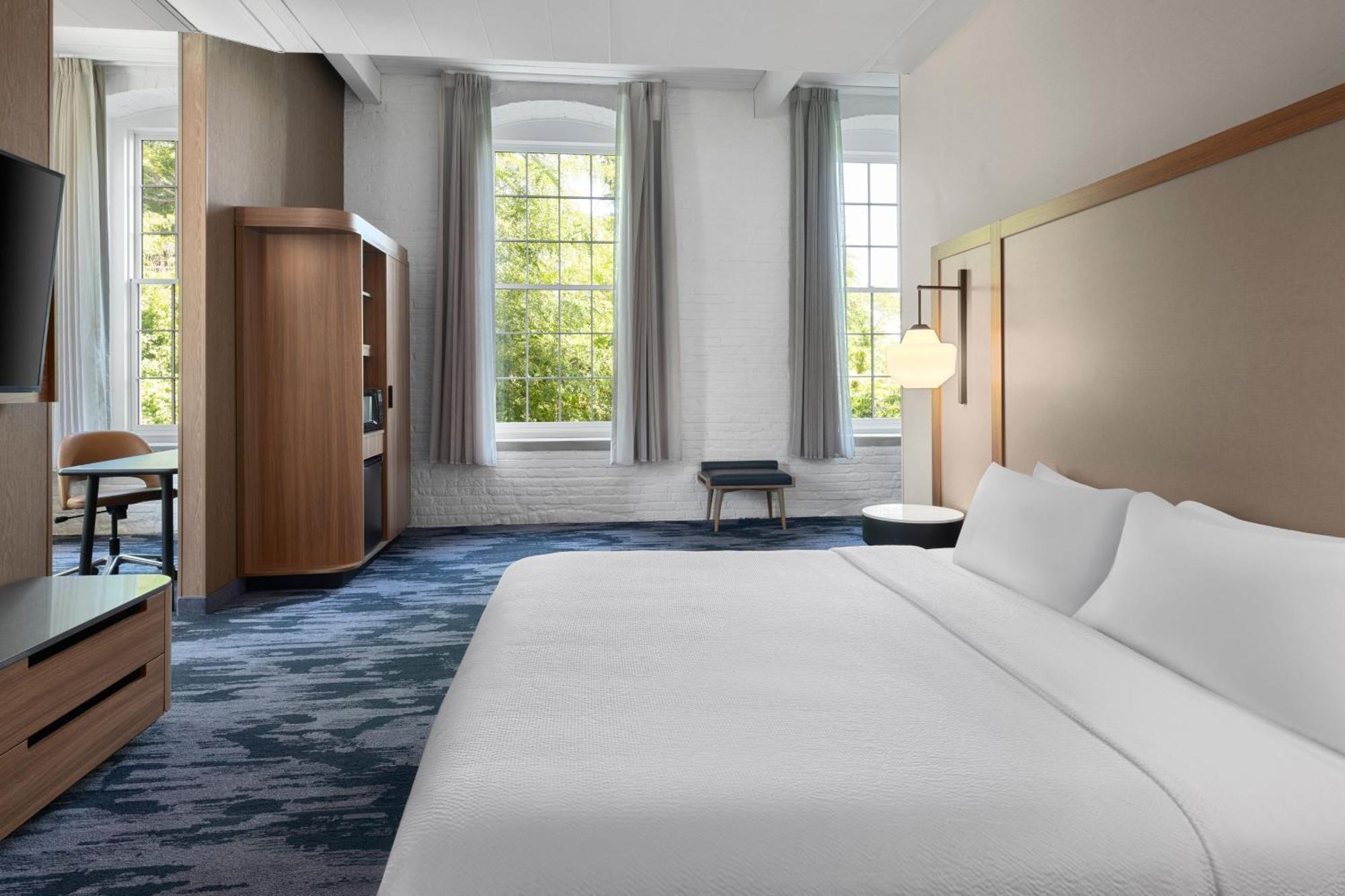 Fairfield Inn & Suites Madison Historic Eagle Cotton Mill Екстериор снимка