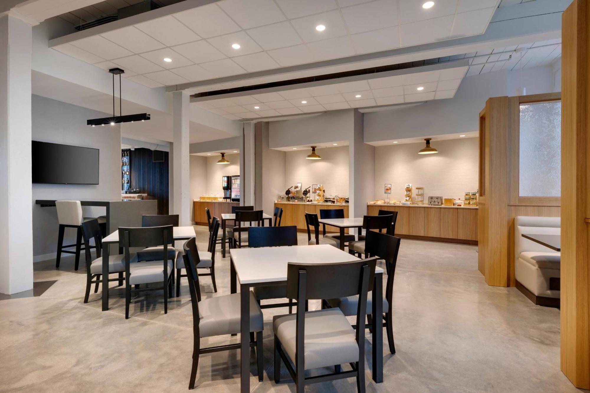 Fairfield Inn & Suites Madison Historic Eagle Cotton Mill Екстериор снимка
