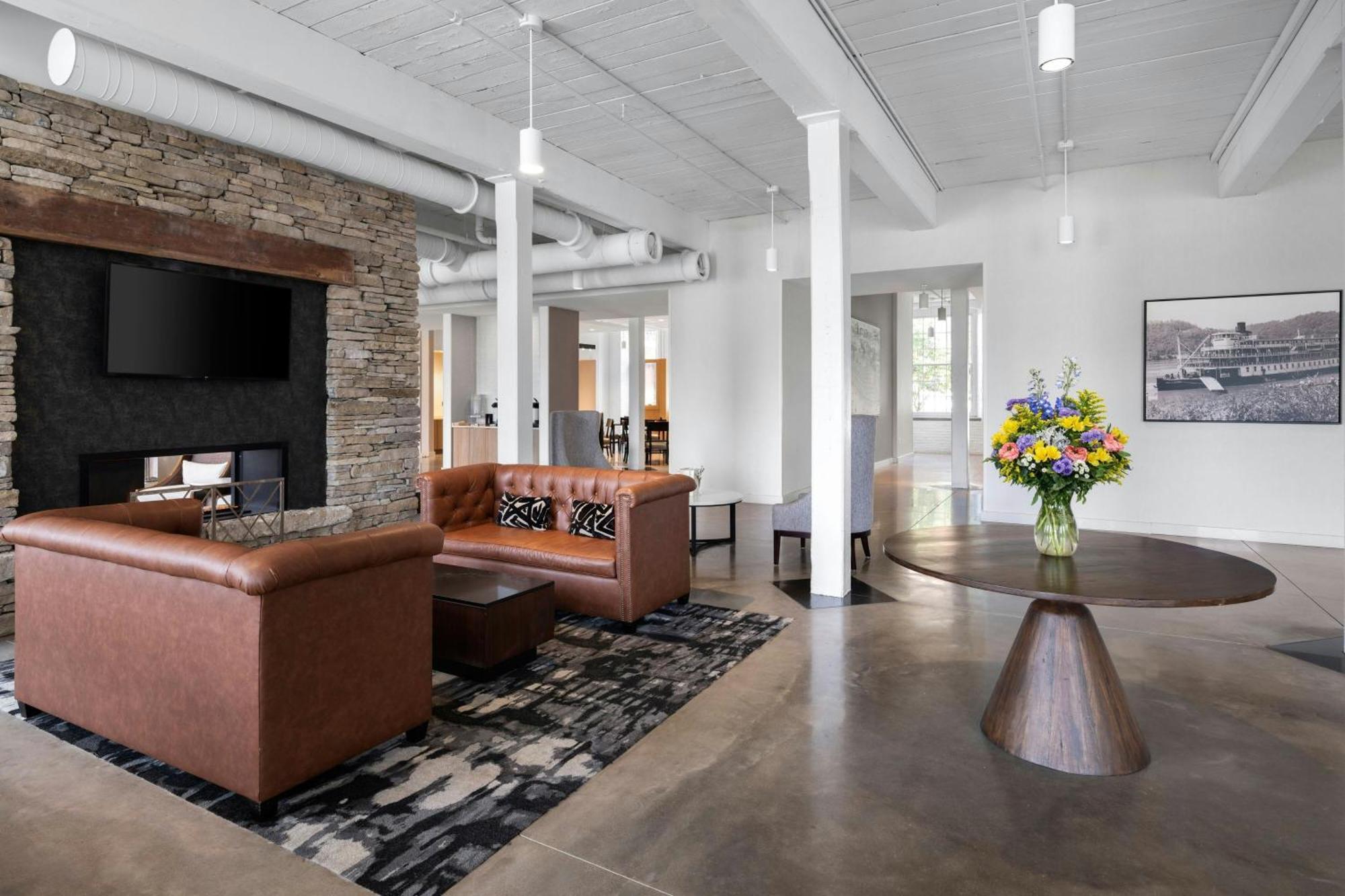 Fairfield Inn & Suites Madison Historic Eagle Cotton Mill Екстериор снимка
